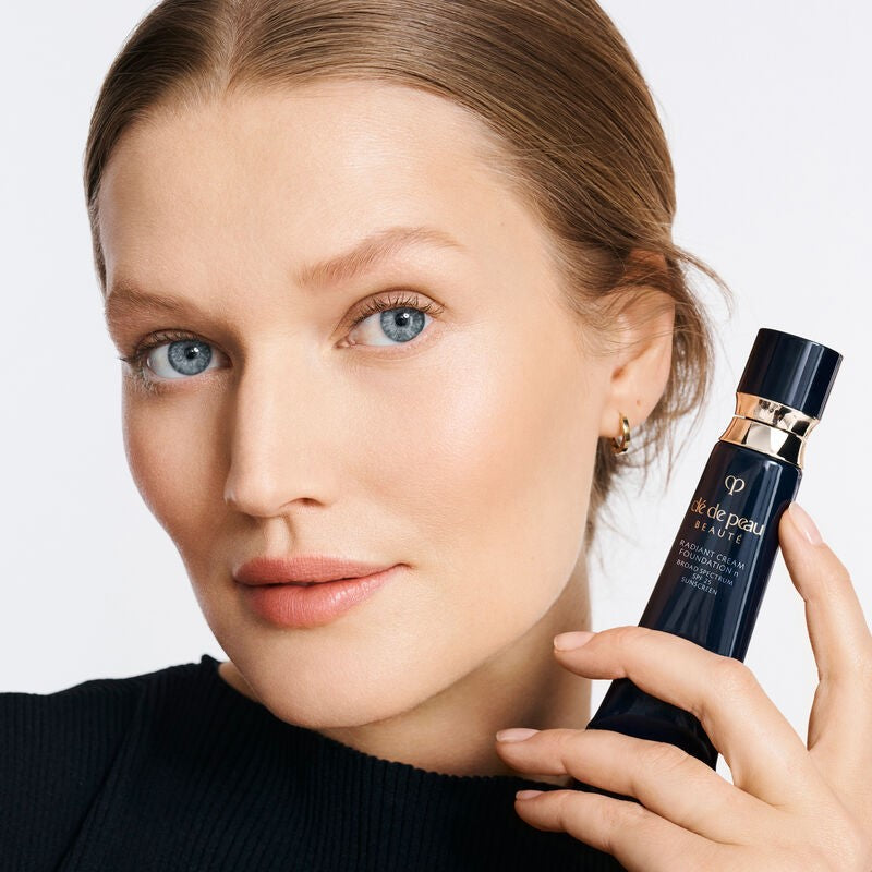 Cle de Peau Radiant Cream Foundation | SPF 25 | 24 Hour Coverage
